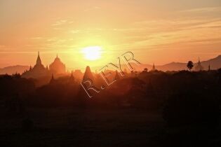 Coucher de soleil à Bagan (Myanmar)