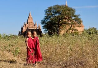  Novices à Bagan (Myanmar)